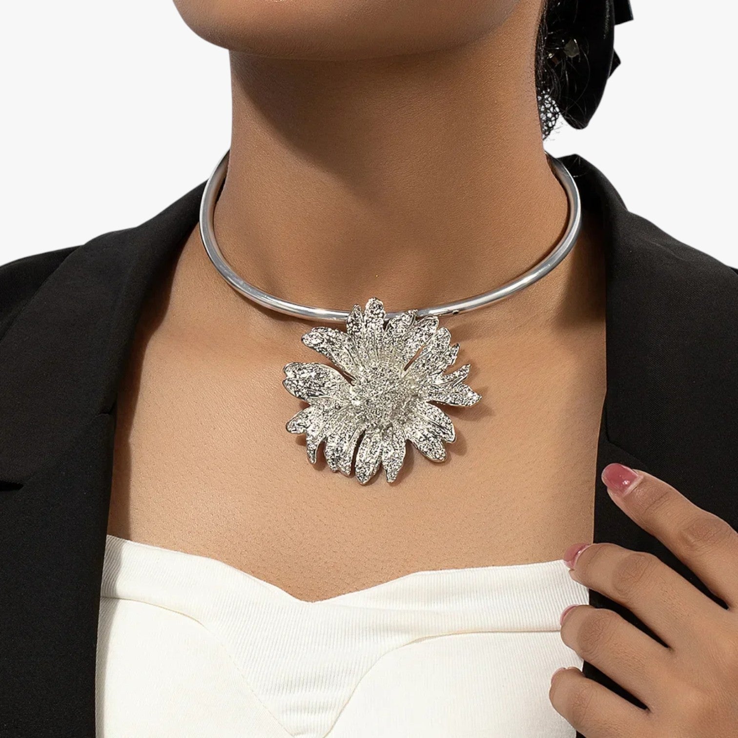 Valeria | Halskæde med solsikkelvedhæng - - women's fashion - {{ product_tags }
