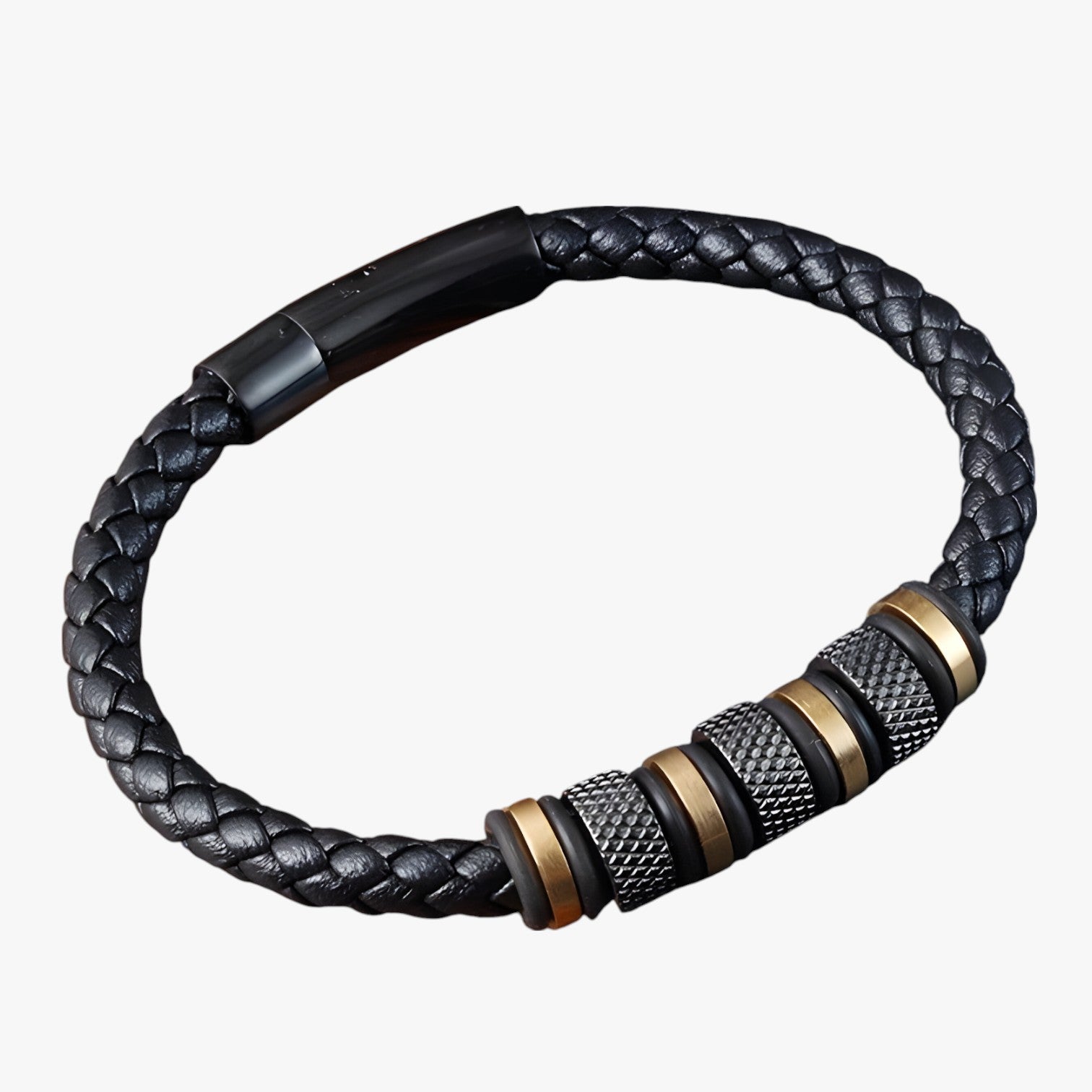 Ryder | Herre armbånd i flettet læder med stålperler - - Ryder | Herre armbånd i flettet læder med stålperler - €25 - {{ product_tags }