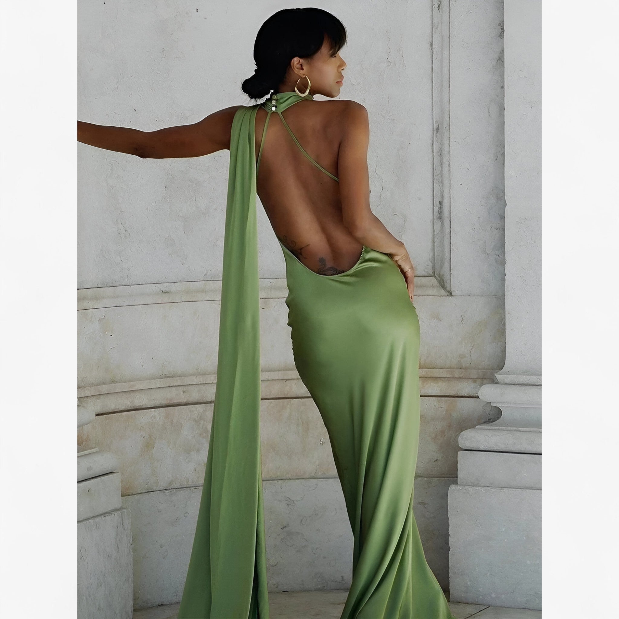 Lia – Sofistikeret Aftenkjole med Åben Ryg og Flydende Slæb - - women's fashion - {{ product_tags }
