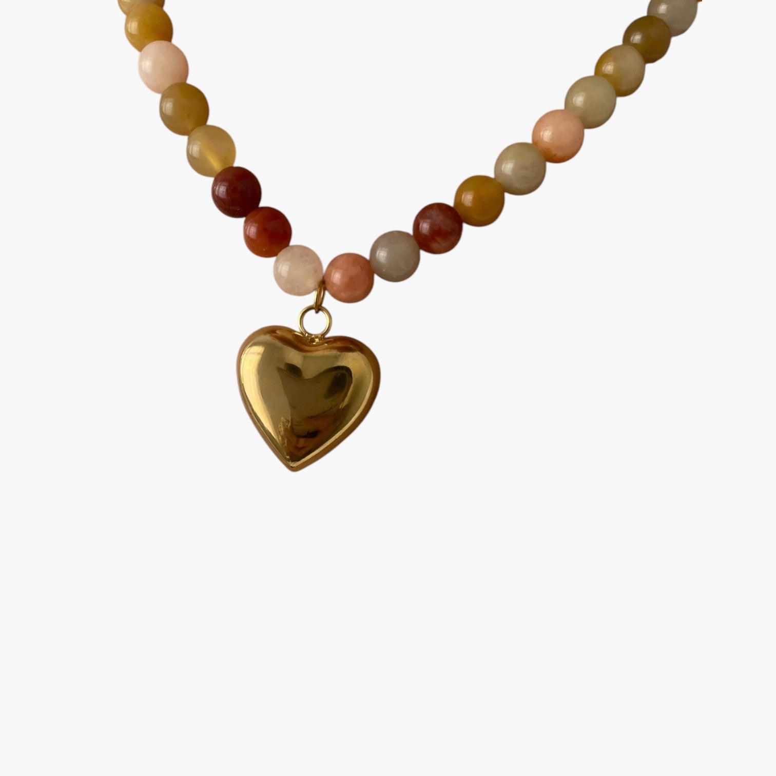 Peri | Farverig vandtæt perlekæde med gyldent hjerte - - women's fashion - {{ product_tags }