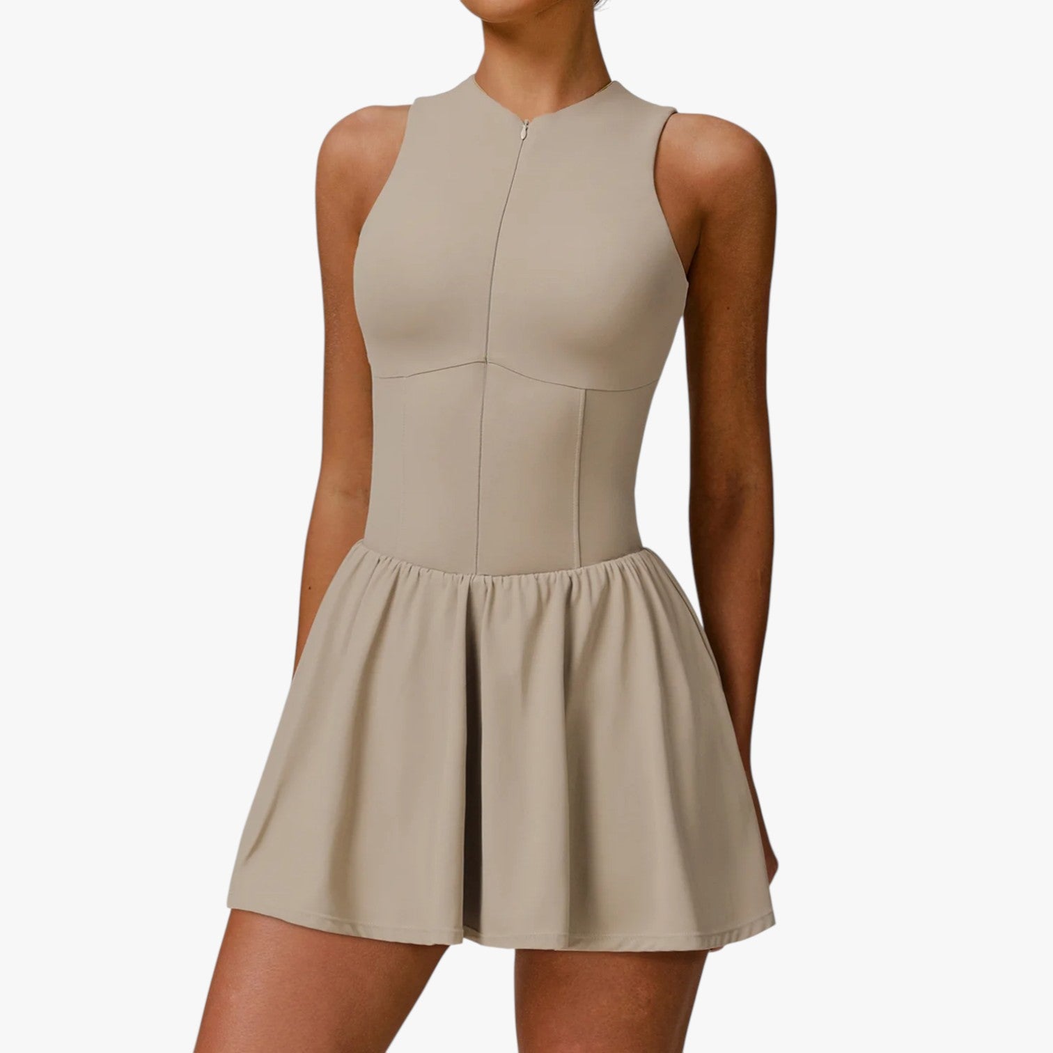 Athena | Komplett tennisnederdel med indbygget push-up brystholder - Linen Farve - Athena | Komplett tennisnederdel med indbygget push-up brystholder - €25 - {{ product_tags }