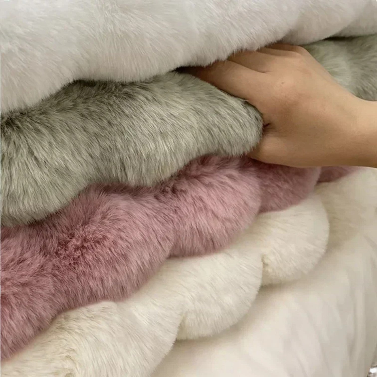 Arionna | Fluffy skridsikkert tæppe til stue og soveværelse - - house & garden - {{ product_tags }