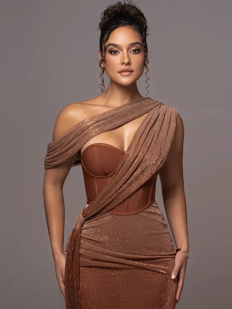 Dame One-Shoulder Aftenkjole med Metallic Finish