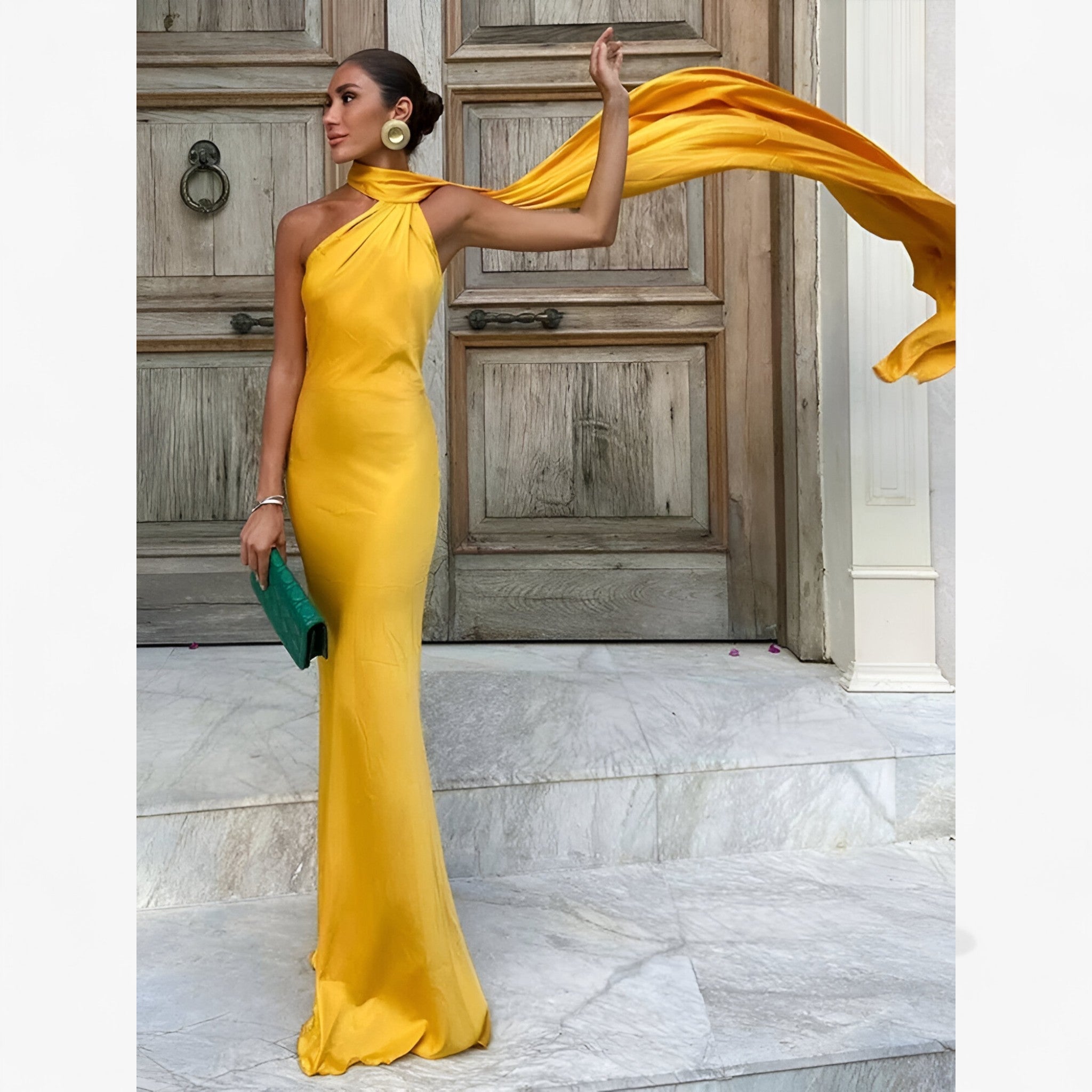 Lia – Sofistikeret Aftenkjole med Åben Ryg og Flydende Slæb - Gul - women's fashion - {{ product_tags }