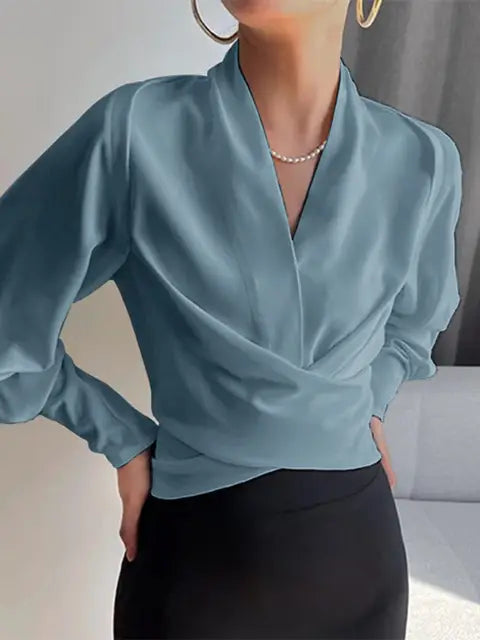 Bluse med draperet V-hals - Elegant og moderne stil