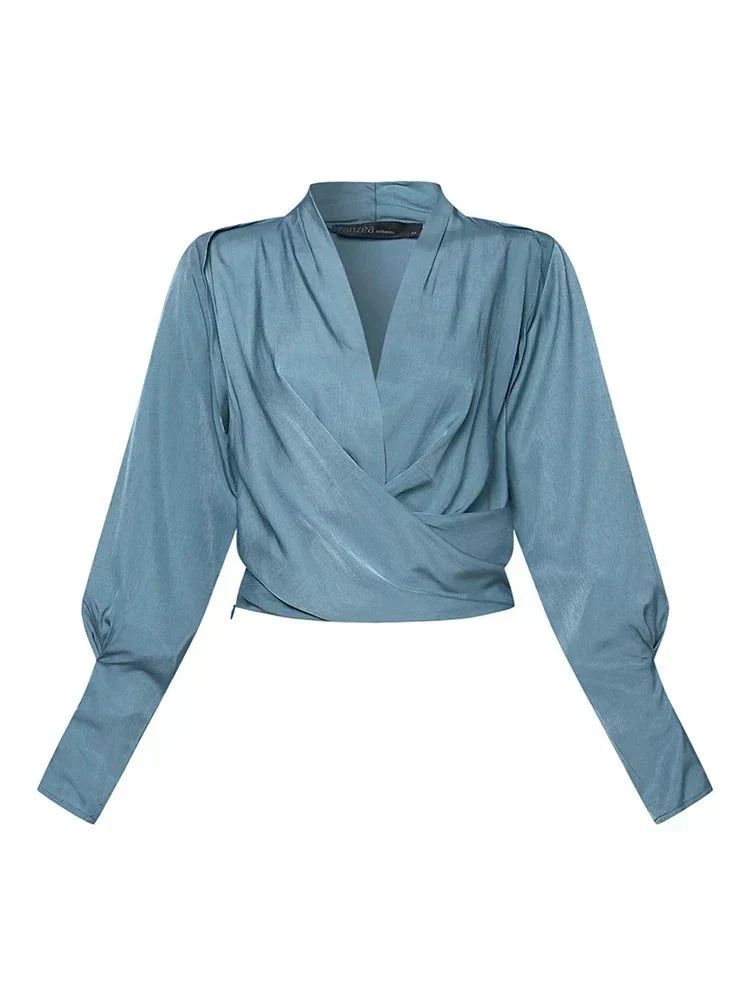 Bluse med draperet V-hals - Elegant og moderne stil