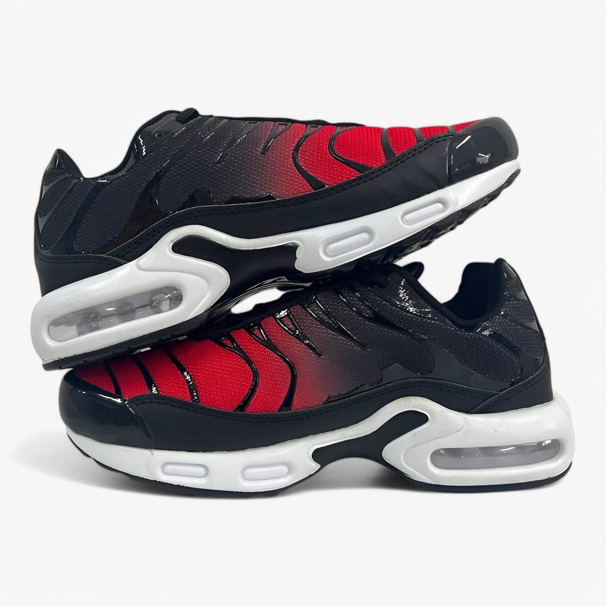 Behagelige herre sneakers med åndbart netmateriale - Sort rød - Behagelige herre sneakers med åndbart netmateriale - €25 - {{ product_tags }