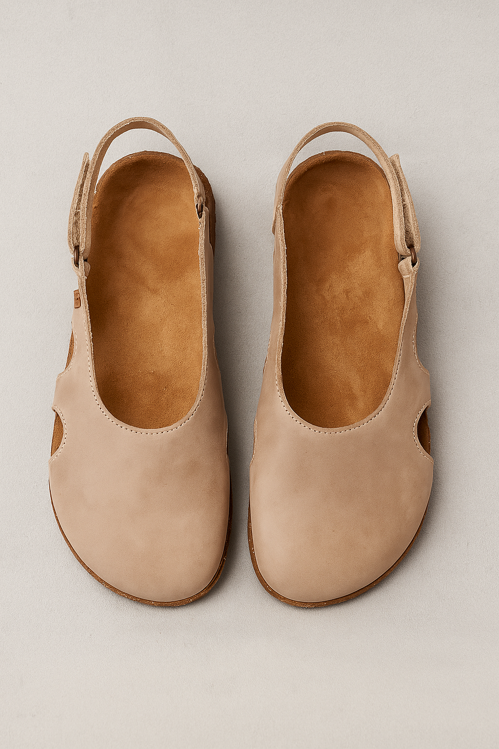 Ophelia | Pumps med kilehæl i imiteret læder - Beige - Ophelia | Pumps med kilehæl i imiteret læder - €25 - {{ product_tags }