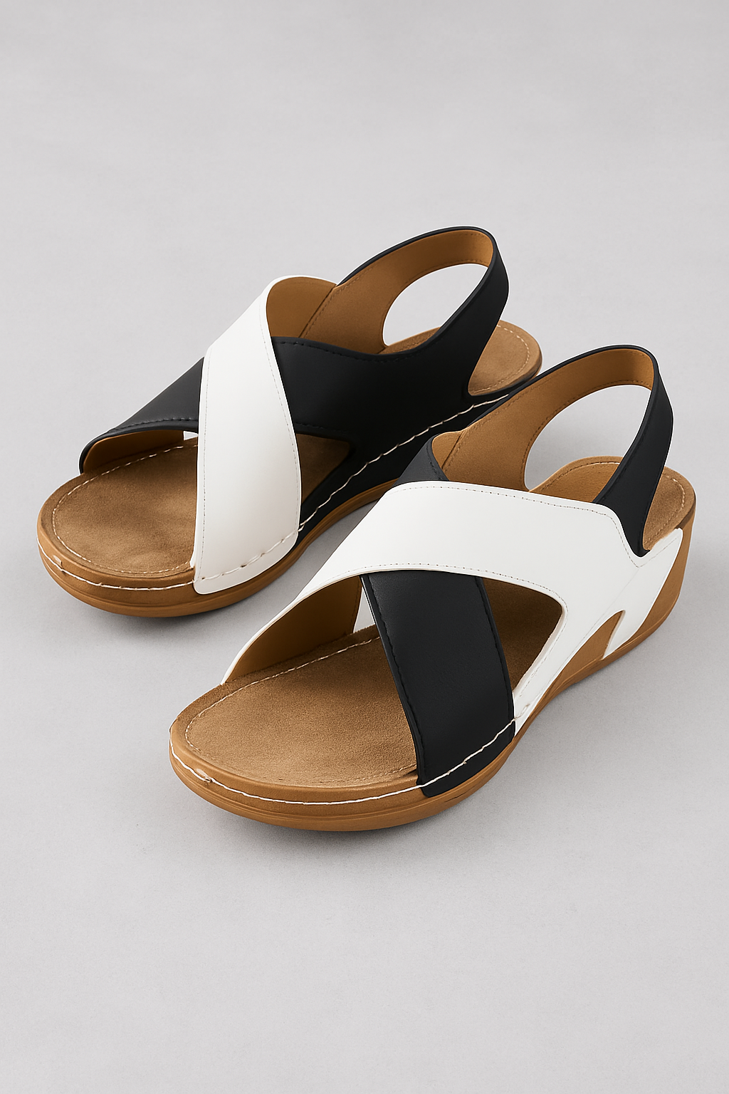 Luna | Kvinde-sandaler med krydsrem - Sort - Luna | Kvinde-sandaler med krydsrem - €25 - {{ product_tags }
