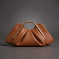 Elegant Læder Clutch med Origami-Inspireret Design