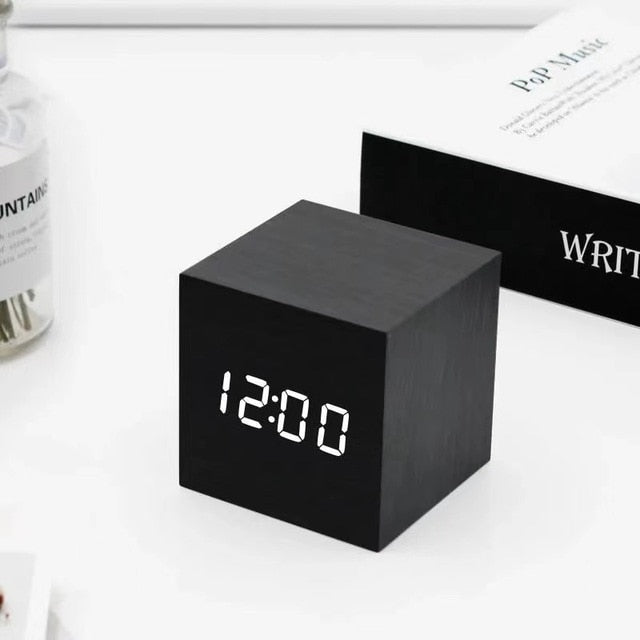 LumiClock Digitalt LED Vækkeur - Sort - Wall Clocks - {{ product_tags }
