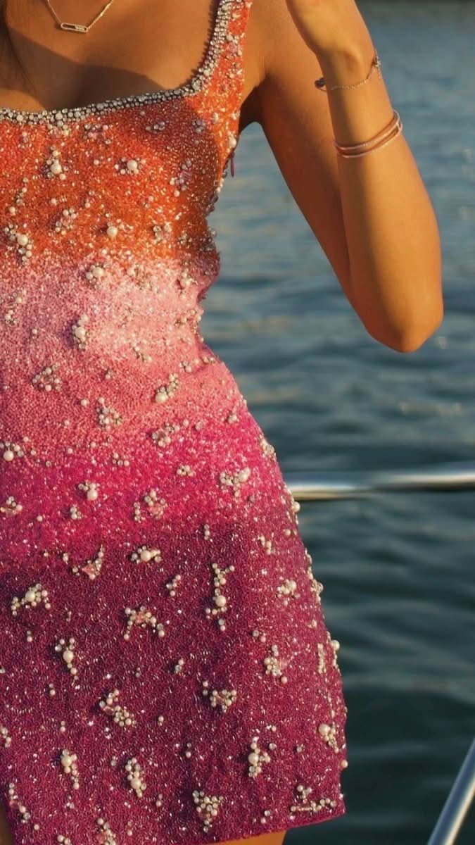 Pia | Betty | Glamorous Sparkling Mini Kjole til Unforgettable Nights