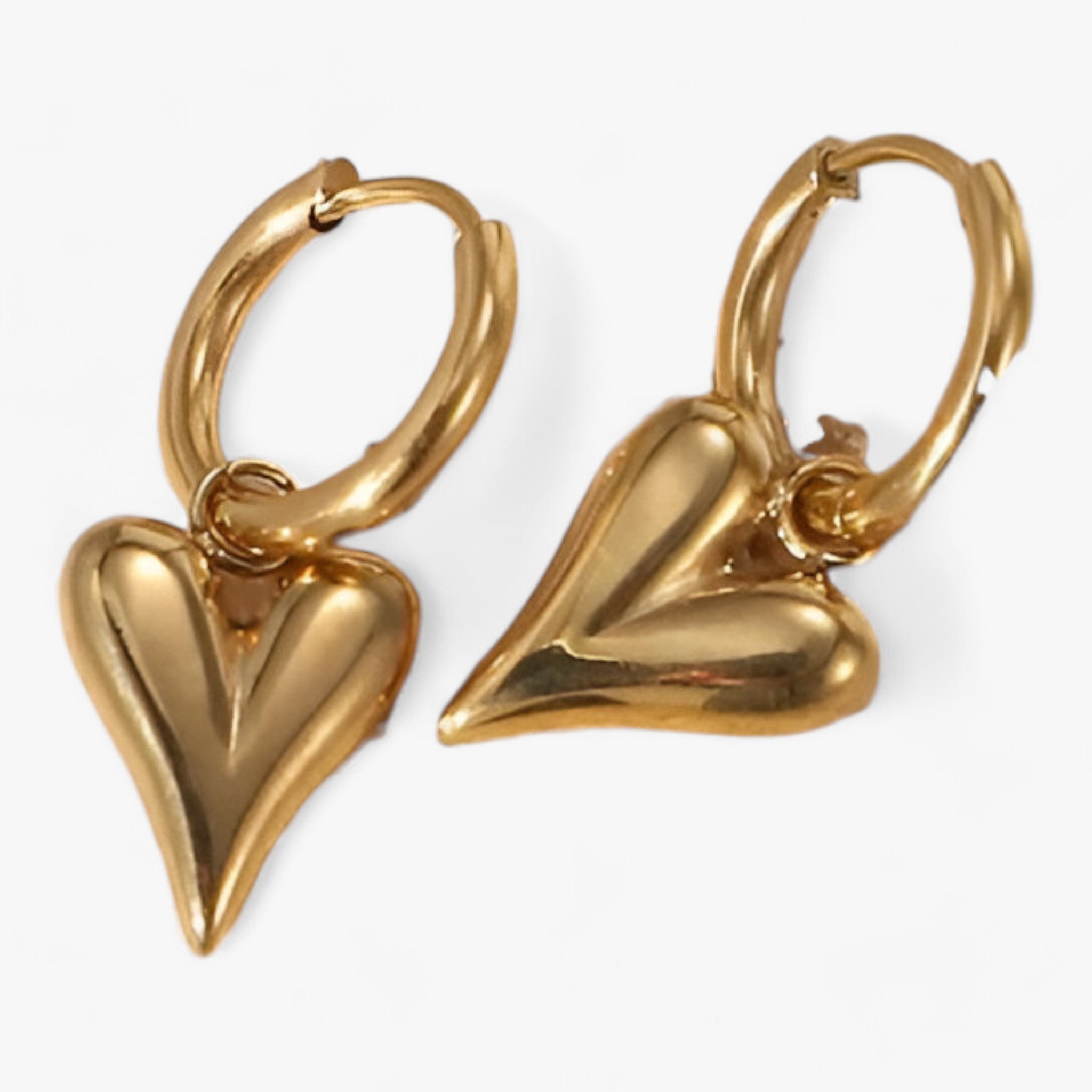 Ramos | Hjerte-Huggie-Øreringe – anløbsbeskyttet guldhænger - Guld - women's fashion - {{ product_tags }