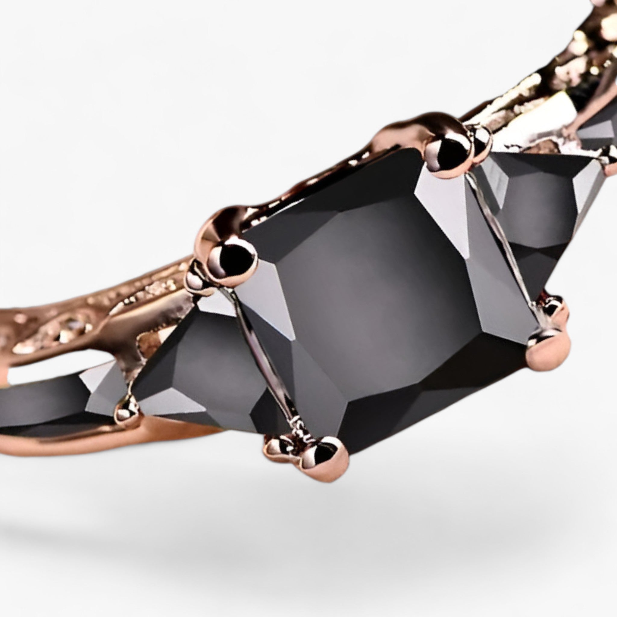 ELEGANTIA | Ring med princesslip - Luksuriøs glans - - women's fashion - {{ product_tags }