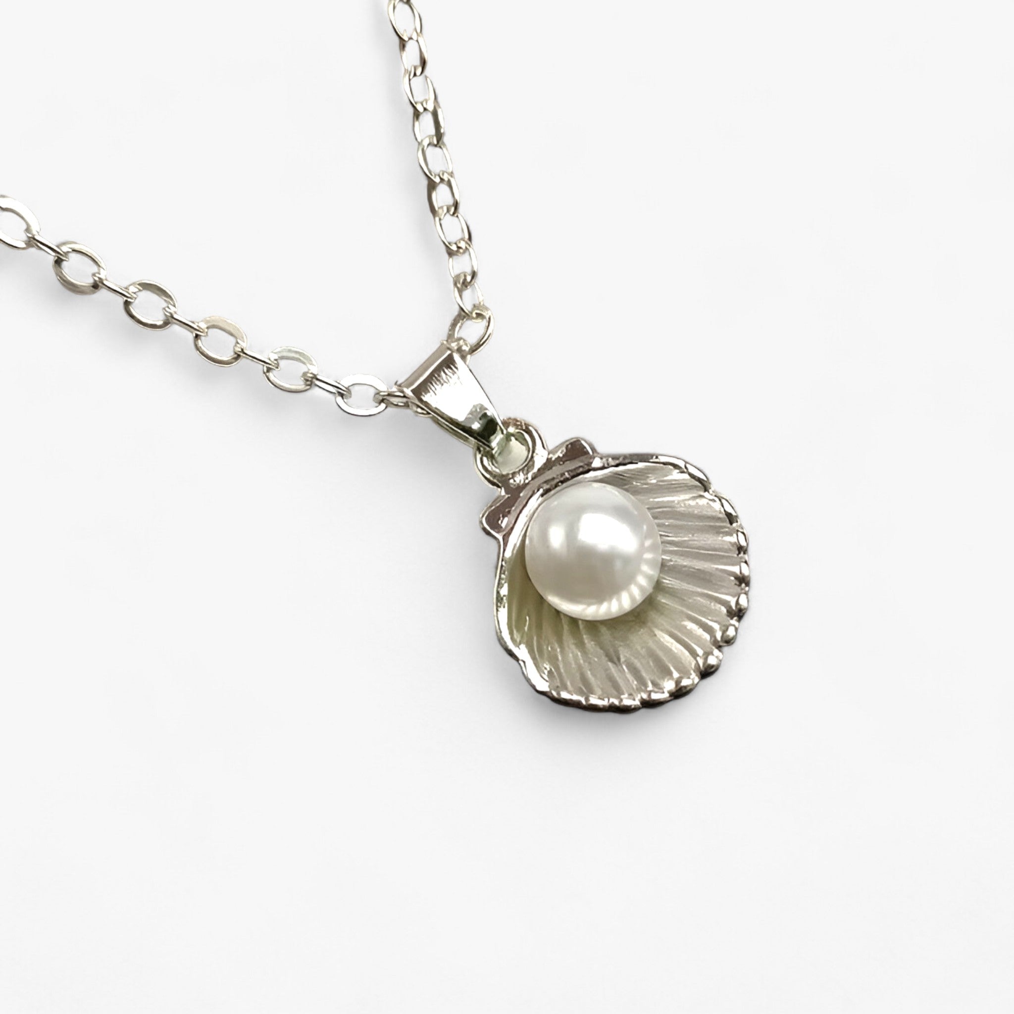 Flieder | Snækkeblæk- og perlehalskæde – Sommerens elegance - Perle - women's fashion - {{ product_tags }