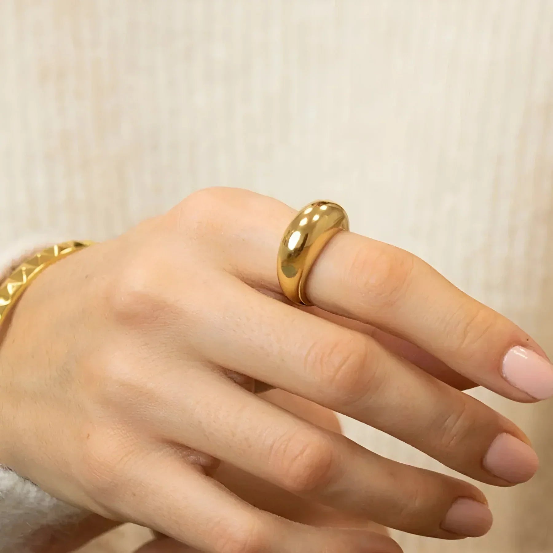 LORELEI | Geometrisk ring - Klassisk design med vedvarende dragningskraft - - other - {{ product_tags }