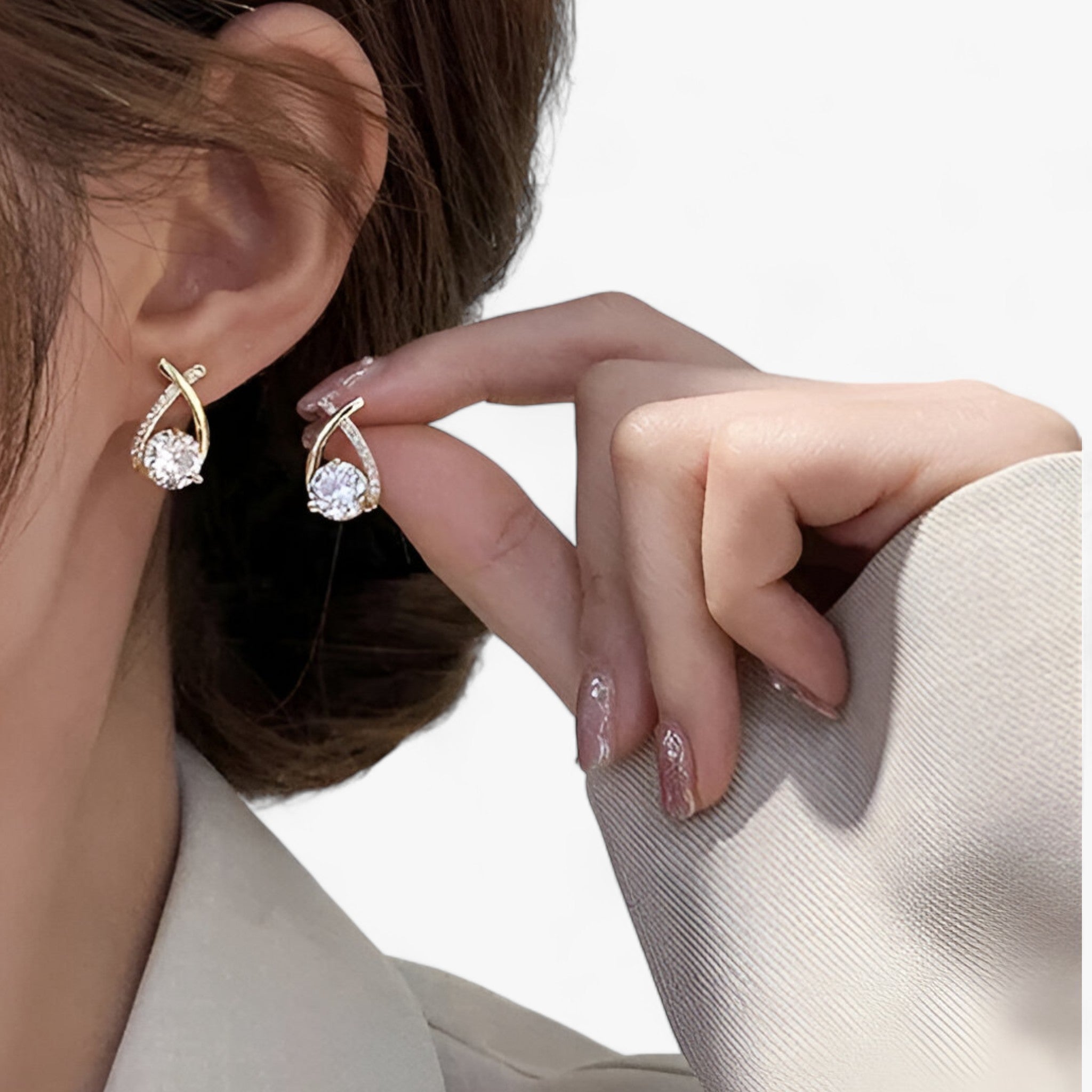 CHARM | Korsstiftøreringe - Luksuriøse detaljer til modetilpassede looks - - women's fashion - {{ product_tags }