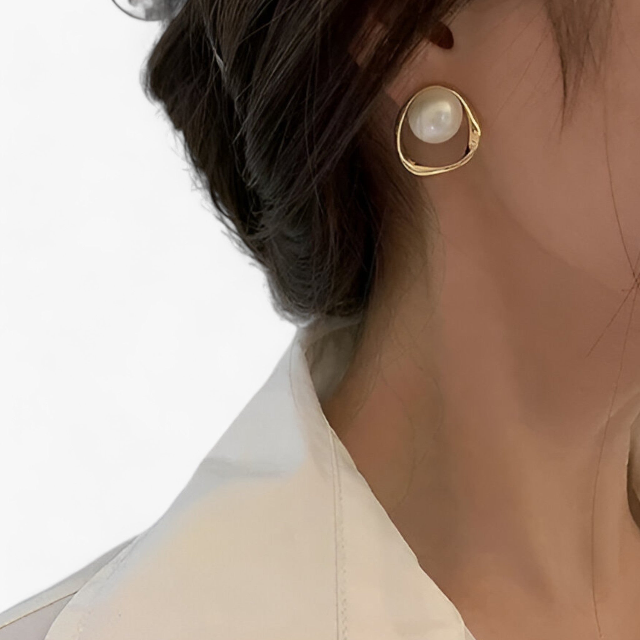 ORLA | Gyldne perleøreringe - Samtidig elegance til alle anledninger - - women's fashion - {{ product_tags }