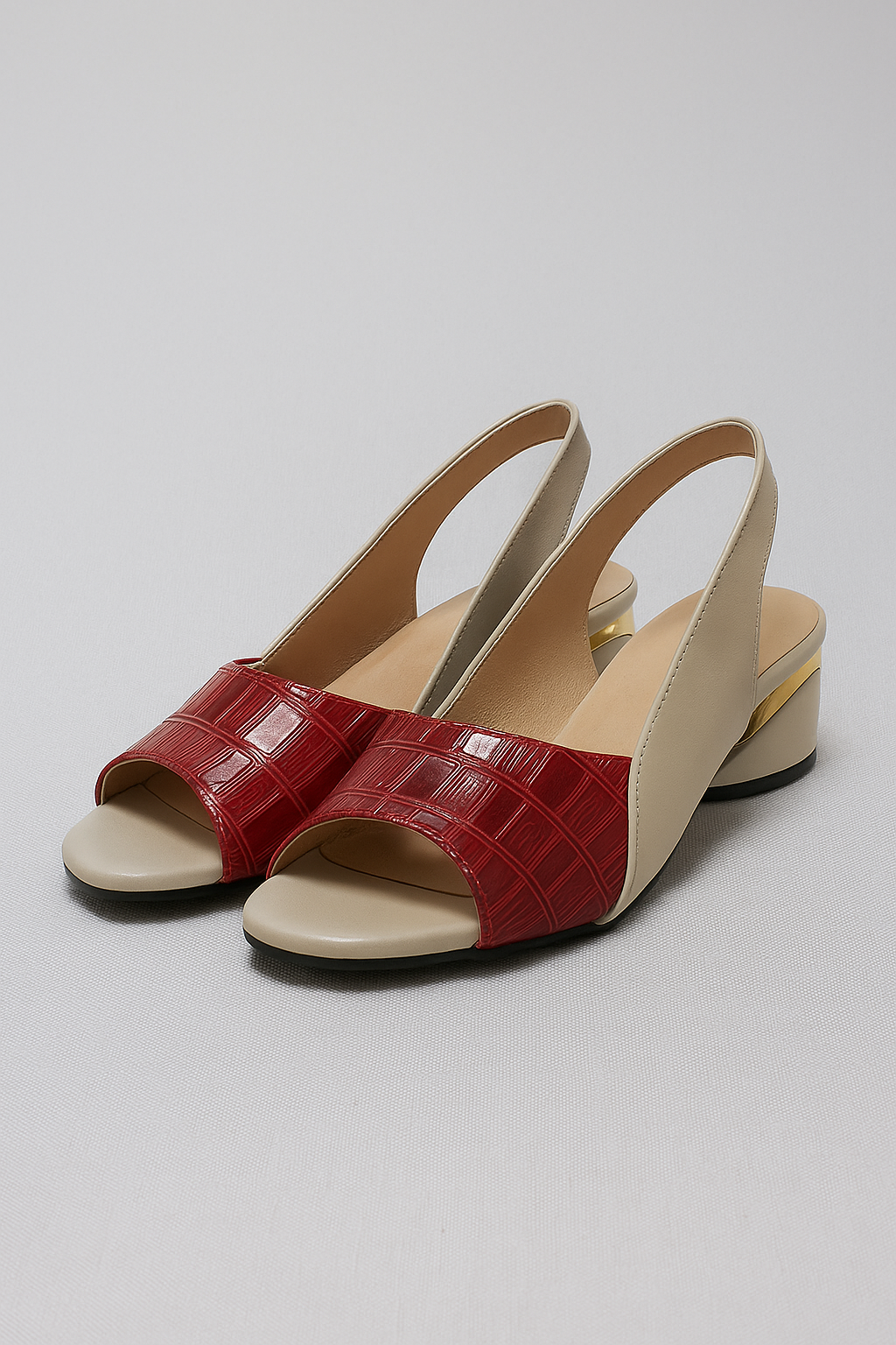 Clara | Elegant SlingbackSandaler med krokodillelook og blokhæl - Rød - Clara | Elegant SlingbackSandaler med krokodillelook og blokhæl - €25 - {{ product_tags }