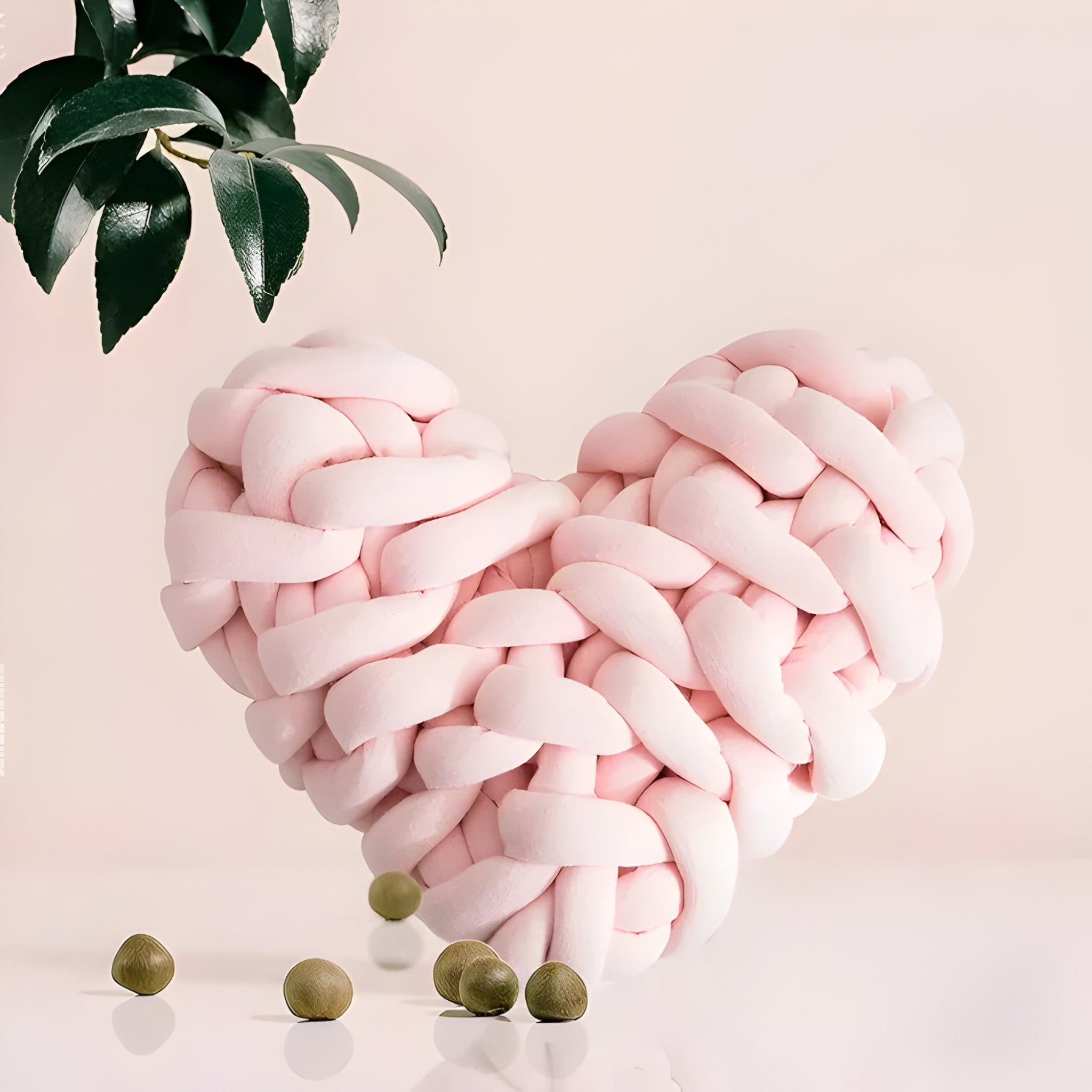Hjertepude | Hjerteformet pudemot i groft strik til et hyggeligt hjem - Rosa - Hjertepude | Hjerteformet pudemot i groft strik til et hyggeligt hjem - €25 - {{ product_tags }
