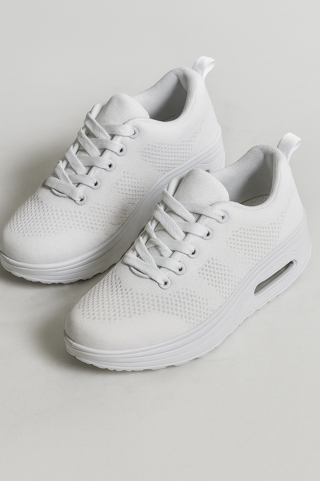 Demi | Damen-Sportschuhe mit Blockabsatz und atmungsaktivem Mesh - Hvid - Demi | Damen-Sportschuhe mit Blockabsatz und atmungsaktivem Mesh- €25 - {{ product_tags }